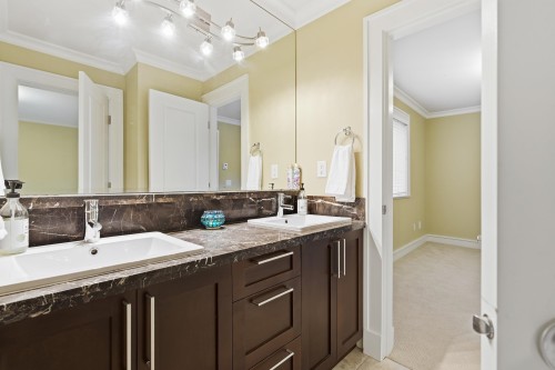 1017 Canyon Boulevard, North Vancouver, BC 