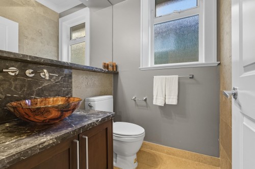 1017 Canyon Boulevard, North Vancouver, BC 