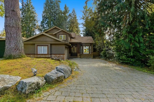 1017 Canyon Boulevard, North Vancouver, BC 