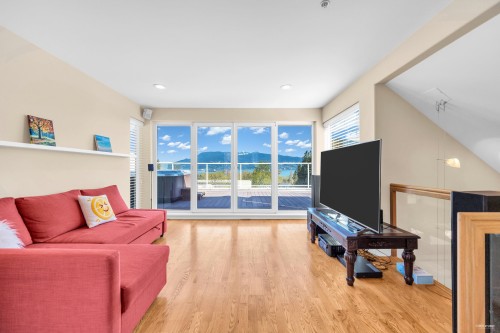 4060 10Th Avenue W, Vancouver, BC 