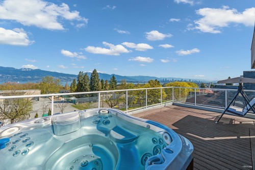 4060 10Th Avenue W, Vancouver, BC 