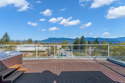 4060 10Th Avenue W, Vancouver, BC 