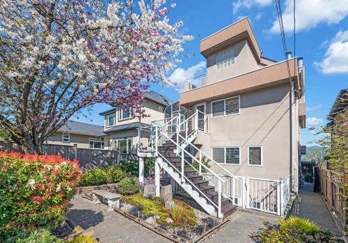 4060 10Th Avenue W, Vancouver, BC 