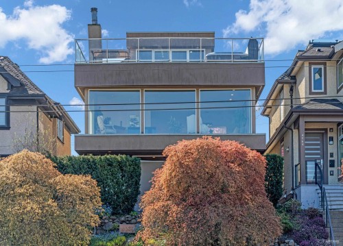 4060 10Th Avenue W, Vancouver, BC 