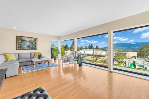 4060 10Th Avenue W, Vancouver, BC 