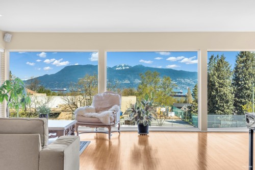 4060 10Th Avenue W, Vancouver, BC 