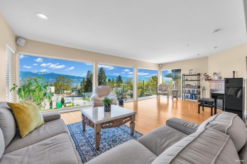 4060 10Th Avenue W, Vancouver, BC 