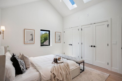 1-1915 3Rd Avenue E, Vancouver, BC 