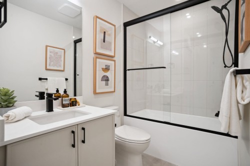 1-1915 3Rd Avenue E, Vancouver, BC 