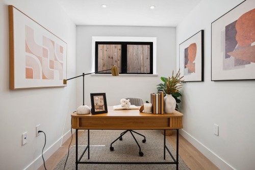 1-1915 3Rd Avenue E, Vancouver, BC 