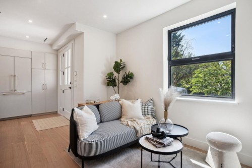 1-1915 3Rd Avenue E, Vancouver, BC 