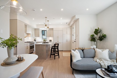 1-1915 3Rd Avenue E, Vancouver, BC 