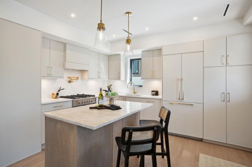 1-1915 3Rd Avenue E, Vancouver, BC 