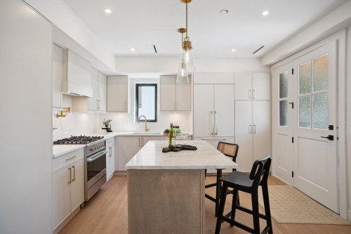 1-1915 3Rd Avenue E, Vancouver, BC 