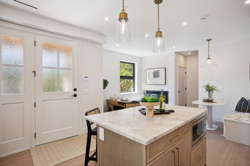 1-1915 3Rd Avenue E, Vancouver, BC 