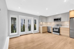 272 37th Avenue E Vancouver, BC V5W 1E6