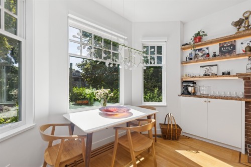 2615 2Nd Avenue W, Vancouver, BC 