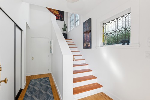 2615 2Nd Avenue W, Vancouver, BC 