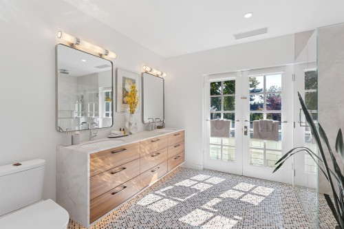 2615 2Nd Avenue W, Vancouver, BC 