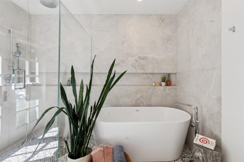 2615 2Nd Avenue W, Vancouver, BC 