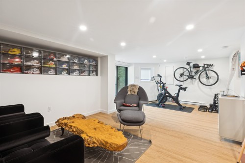 2615 2Nd Avenue W, Vancouver, BC 