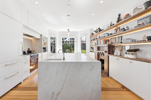 2615 2Nd Avenue W, Vancouver, BC 