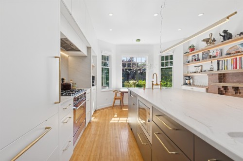 2615 2Nd Avenue W, Vancouver, BC 