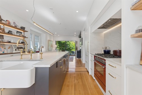 2615 2Nd Avenue W, Vancouver, BC 