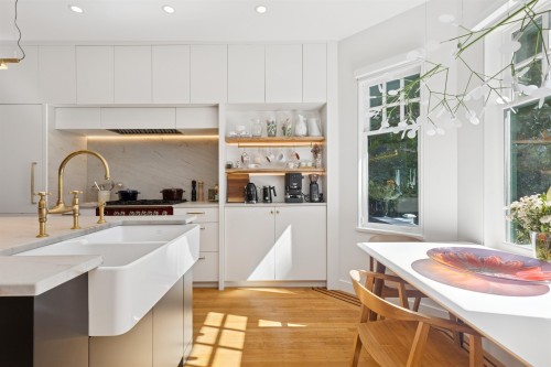 2615 2Nd Avenue W, Vancouver, BC 