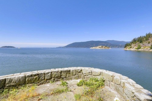 6648 Marine Drive, West Vancouver, BC 