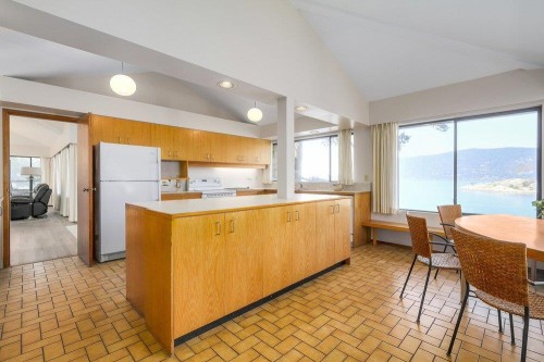 6648 Marine Drive, West Vancouver, BC 