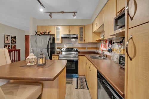 111-160 Shoreline Circle, Port Moody, BC 