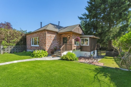 865 12th Street E North Vancouver, BC V7L 2L2