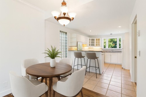 865 12Th Street E, North Vancouver, BC 