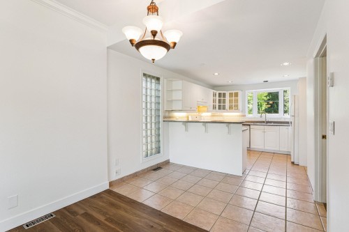 865 12Th Street E, North Vancouver, BC 