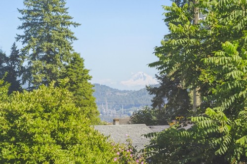 865 12Th Street E, North Vancouver, BC 