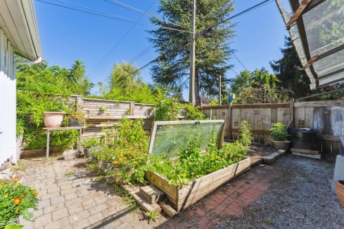 865 12Th Street E, North Vancouver, BC 