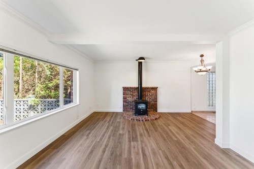 865 12Th Street E, North Vancouver, BC 