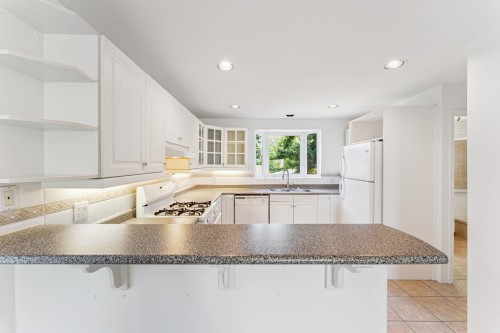 865 12Th Street E, North Vancouver, BC 