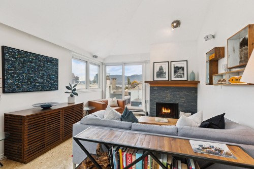 202-1633 Yew Street, Vancouver, BC 