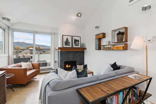 202-1633 Yew Street, Vancouver, BC 