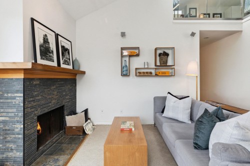 202-1633 Yew Street, Vancouver, BC 