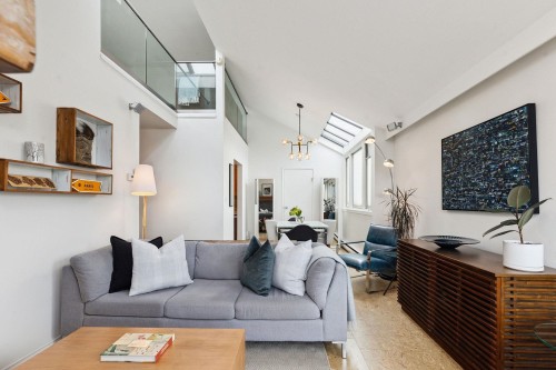 202-1633 Yew Street, Vancouver, BC 