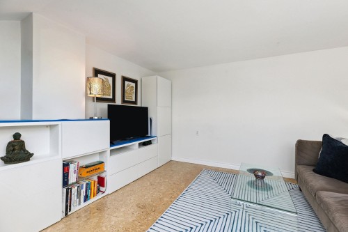 202-1633 Yew Street, Vancouver, BC 