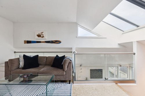 202-1633 Yew Street, Vancouver, BC 