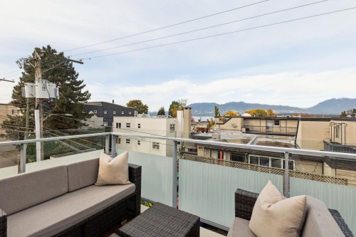 202-1633 Yew Street, Vancouver, BC 