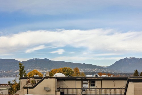 202-1633 Yew Street, Vancouver, BC 