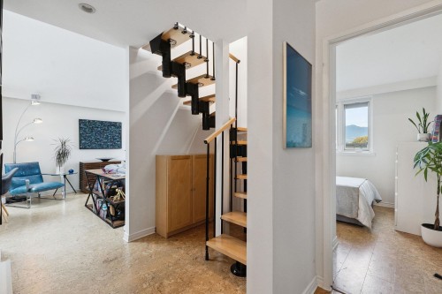 202-1633 Yew Street, Vancouver, BC 