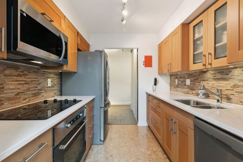 202-1633 Yew Street, Vancouver, BC 