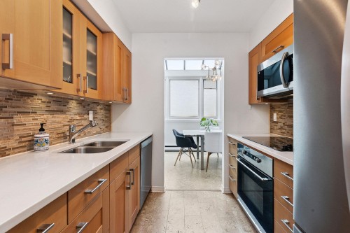 202-1633 Yew Street, Vancouver, BC 